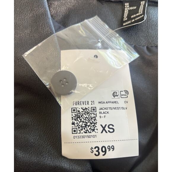 Faux Black Leather 2 Button Cropped Vest Moto Biker Festival Women’s Size XS - Picture 5 of 8